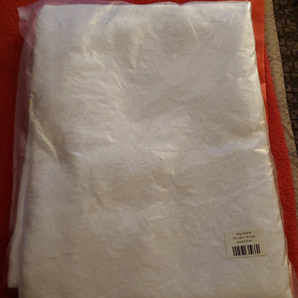 Brand new fitted coverlet